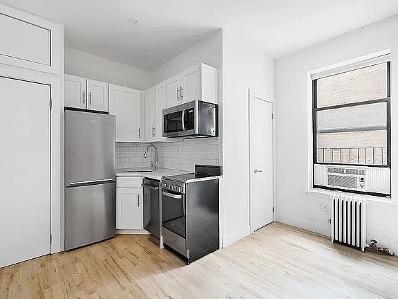 4th image of 174 Hester St APT 13