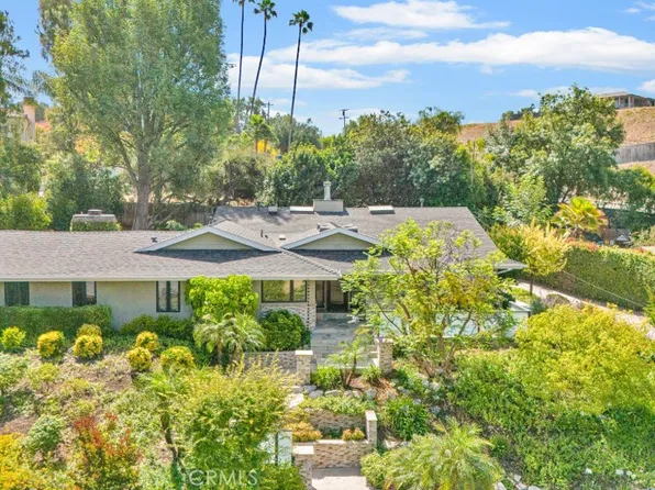 19650 Wells Dr, Tarzana, CA 91356