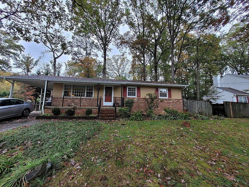1st image of 975 Woodland Cir