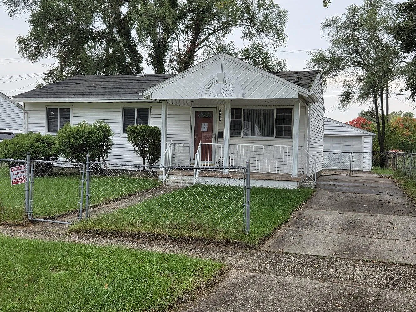 3 bed, 1.0 bath, $1,890 — Photo 1