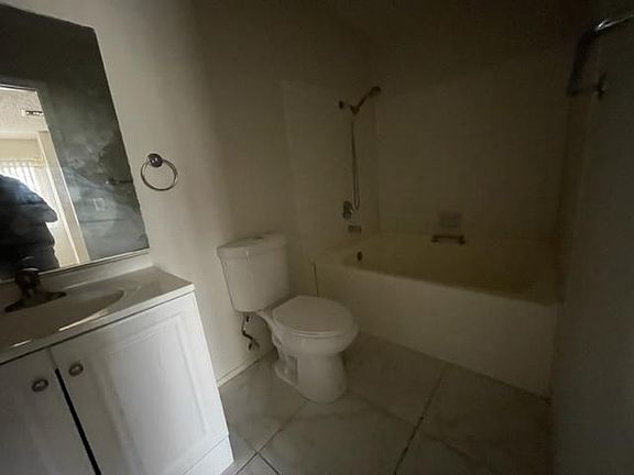 2nd image of 1024 Willow Tree Dr Unit B