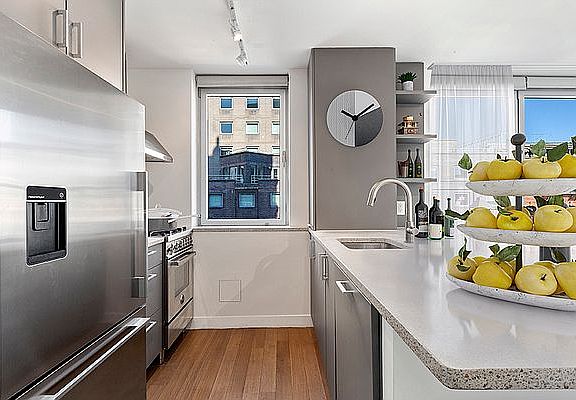 3rd image of 200 E 11th St APT 802