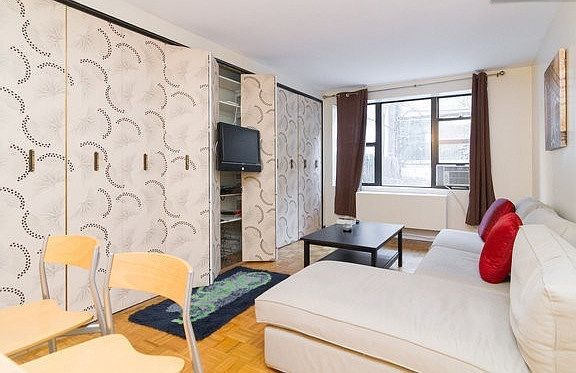5th image of 327 W 43rd St
