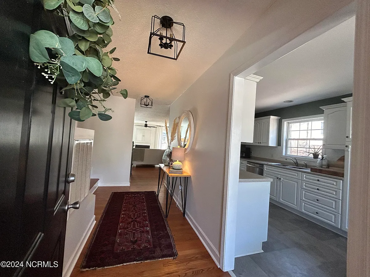 Building Photo - 295 Sandhills Cir