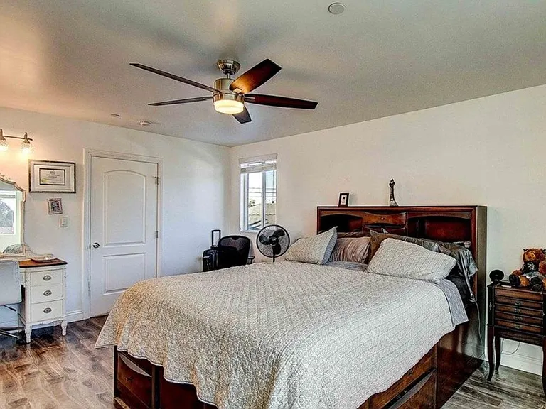 2635 E Madison St — Photo 15