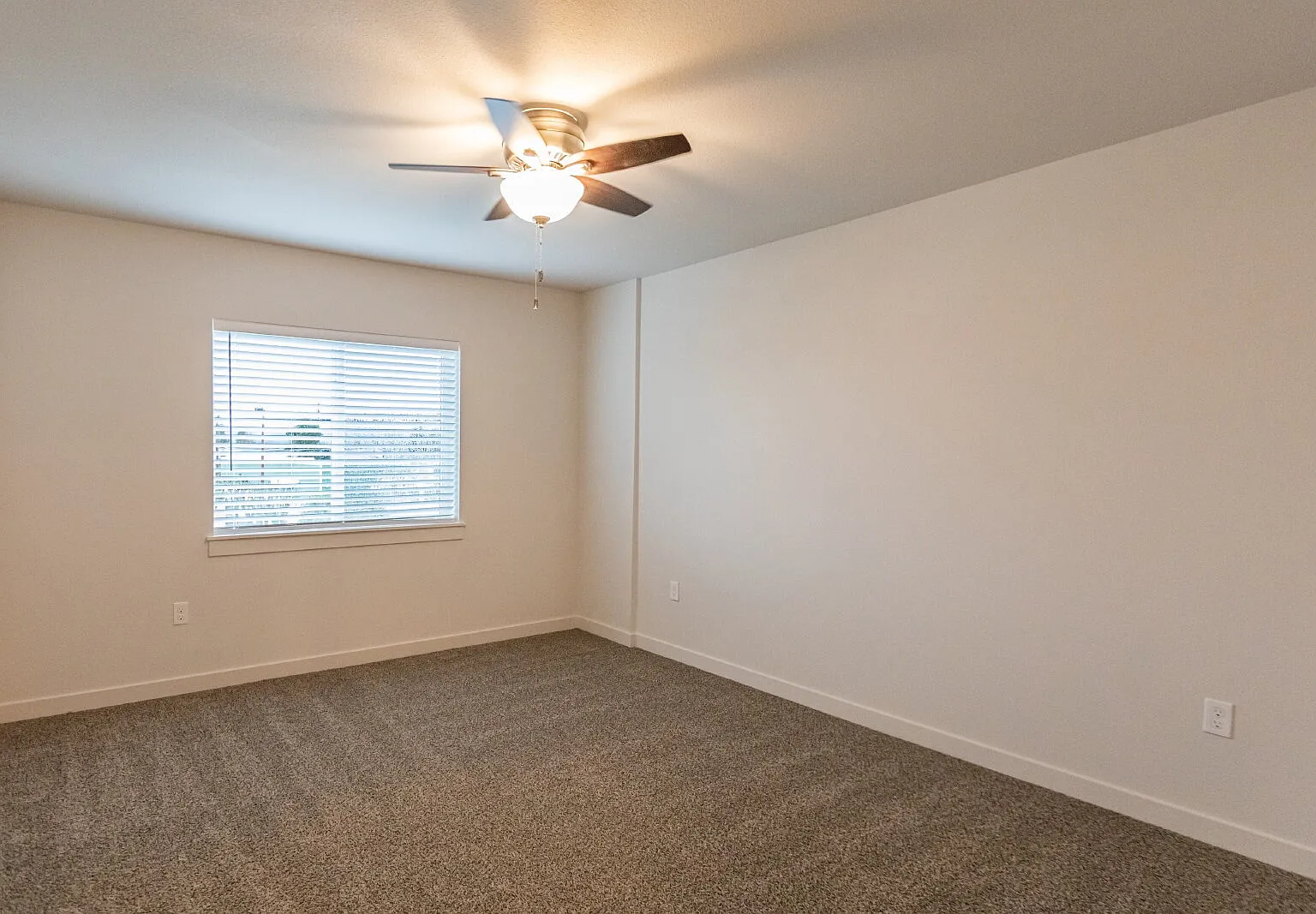 2 bed, 1.5 bath, 936 sqft, $1,629 — Photo 4