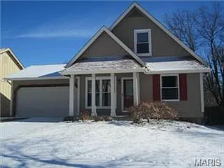 1126 Treetop Village Dr photo 1