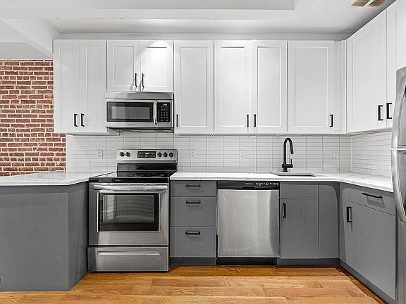 3rd image of 307 Cornelia St #2