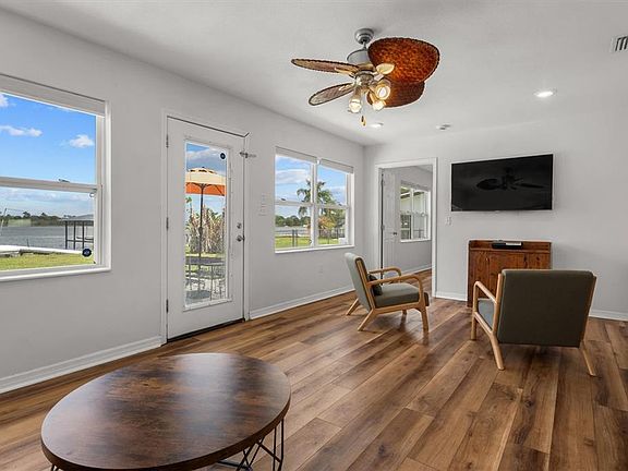 3rd image of 900 LAKE JESSIE DRIVE