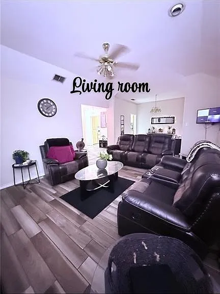 2809 Quebec Dr — Photo 6
