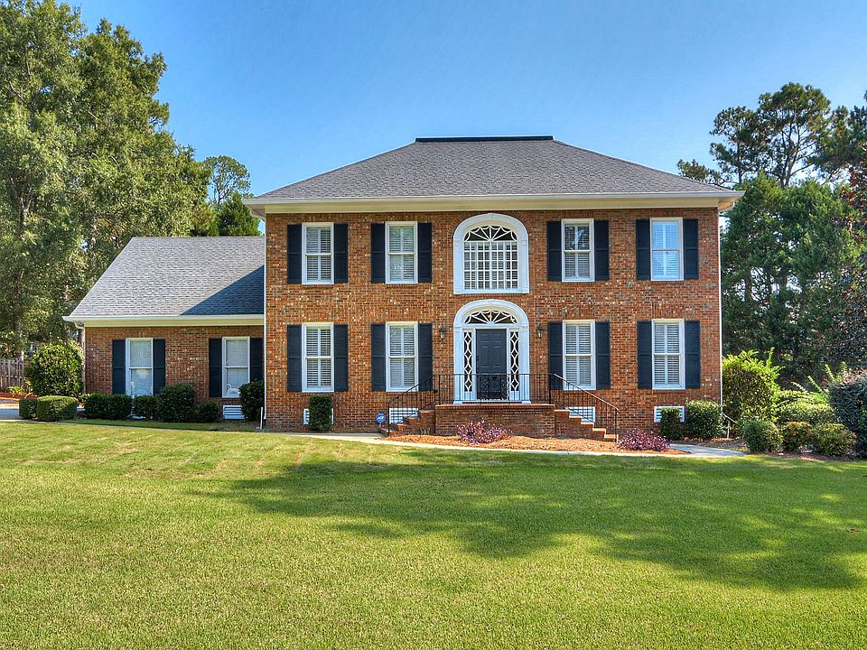 1st image of 605 W Lake Cir