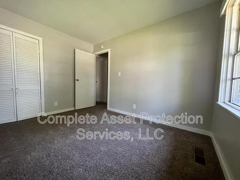 904 Tall Timber Dr — Photo 6