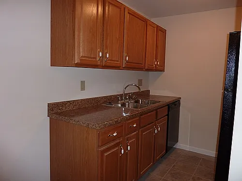 7 Muriel Ct #E — Photo 3