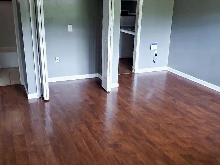 Holston Apartments — Photo 56