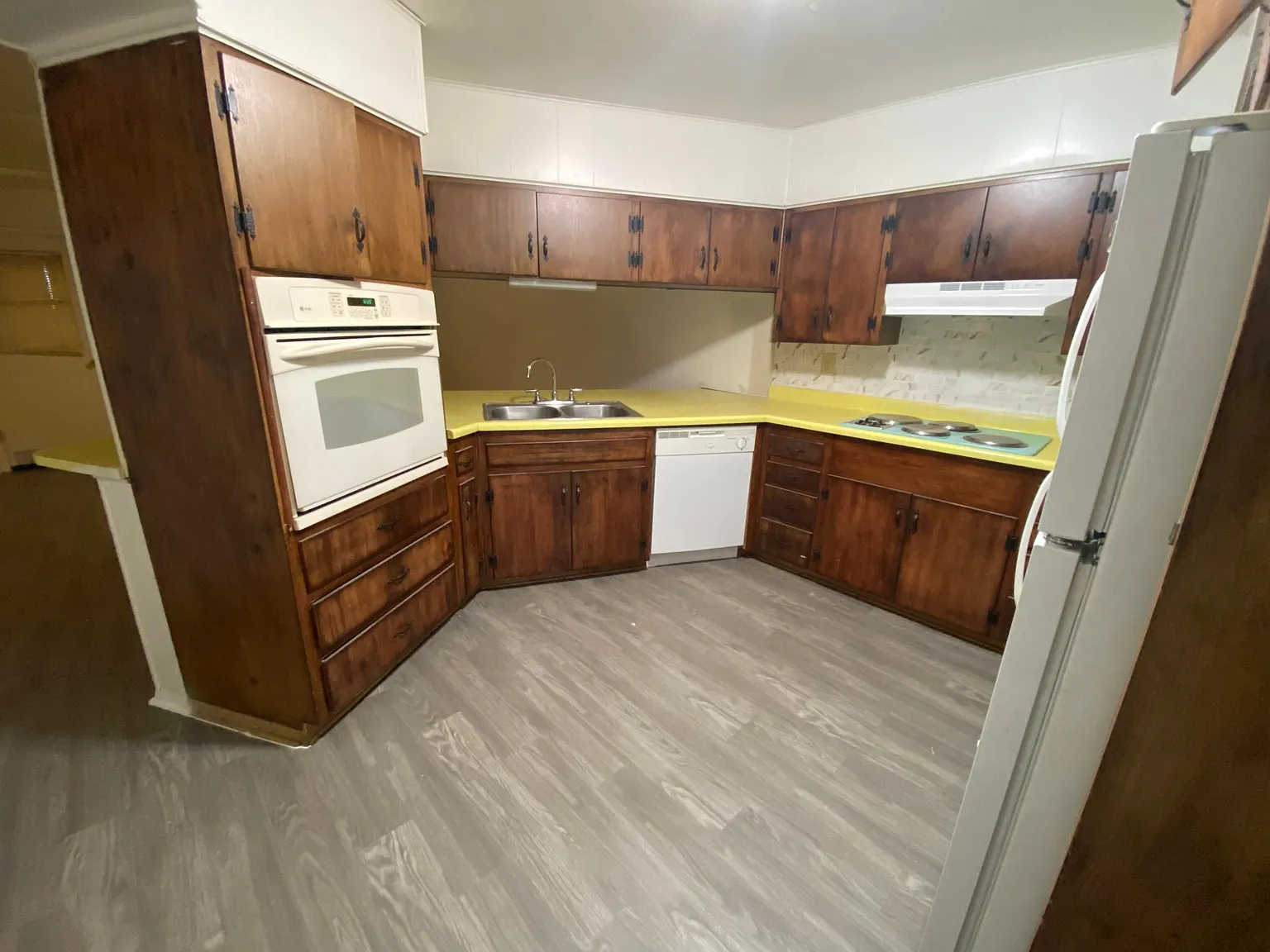 2 bed, 1400 sqft, $1,100 — Photo 3