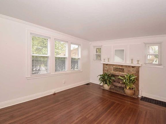 4th image of 1752 Llanfair Ave
