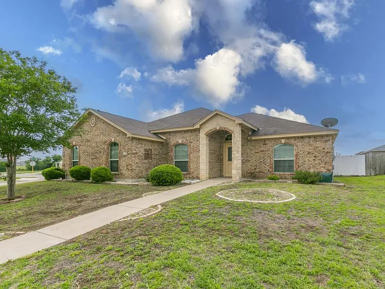 1200 Vanguard Ln — Photo 1