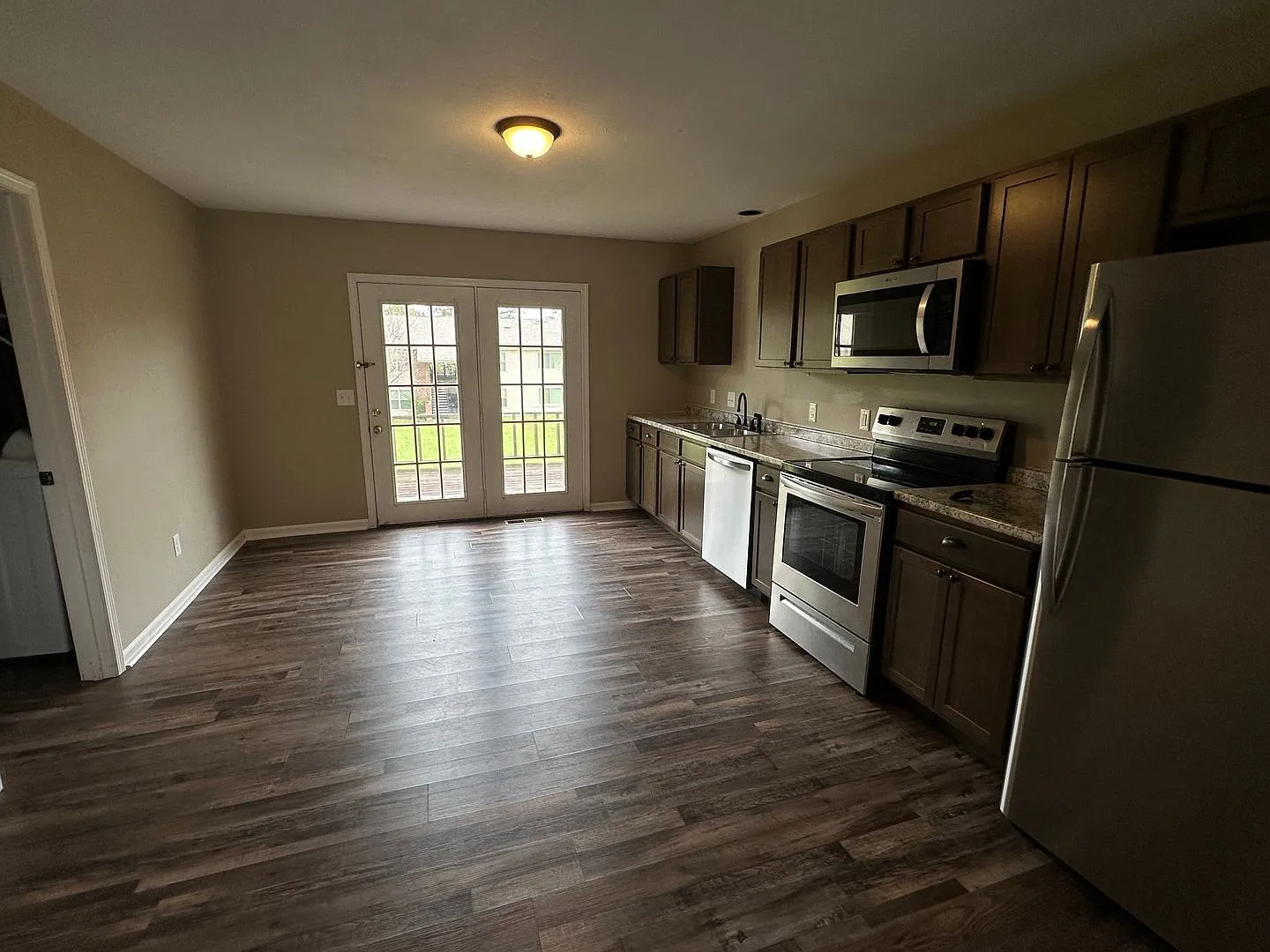 1402 Valleywood Dr. — Photo 4