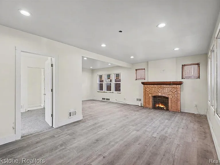 5533 Sheridan St — Photo 5