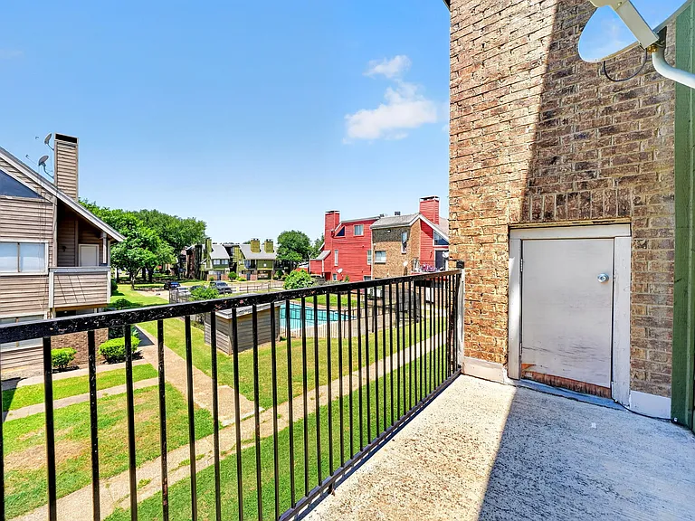 9837 Walnut St #208 — Photo 27