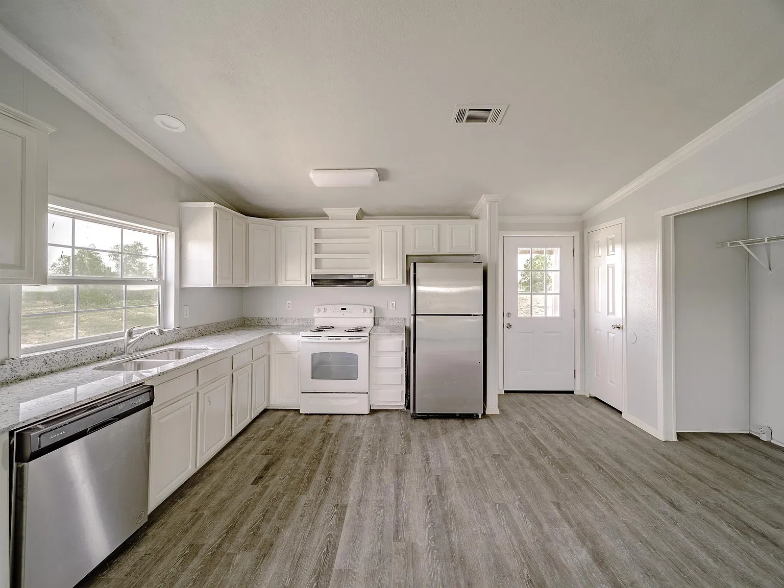 104-106 Windy Creek Court - 104 — Photo 2