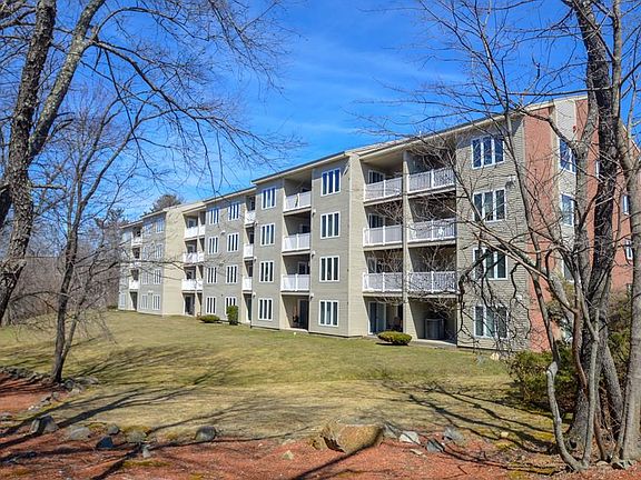 2nd image of 2 Duck Pond Rd APT 122