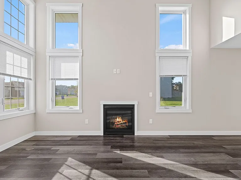 527 Meadow Ln — Photo 3