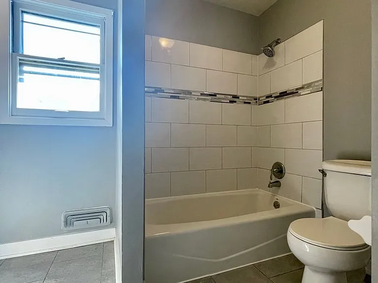 249 Winifred St E — Photo 9