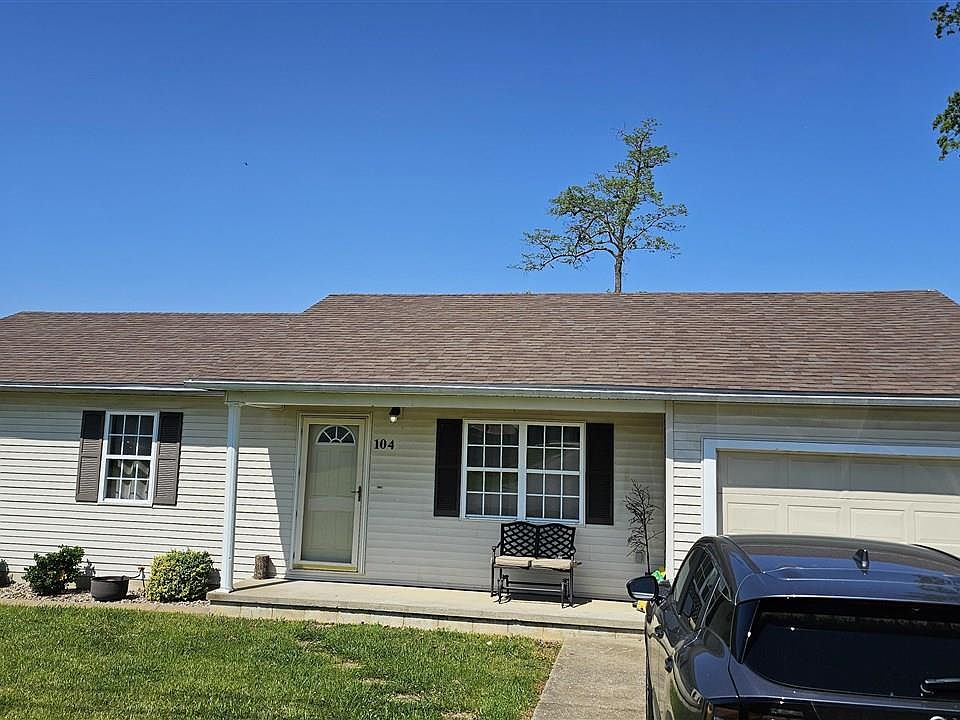 1st image of 104 Waterford Ln