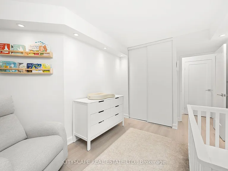 7460 Bathurst St #209 — Photo 22