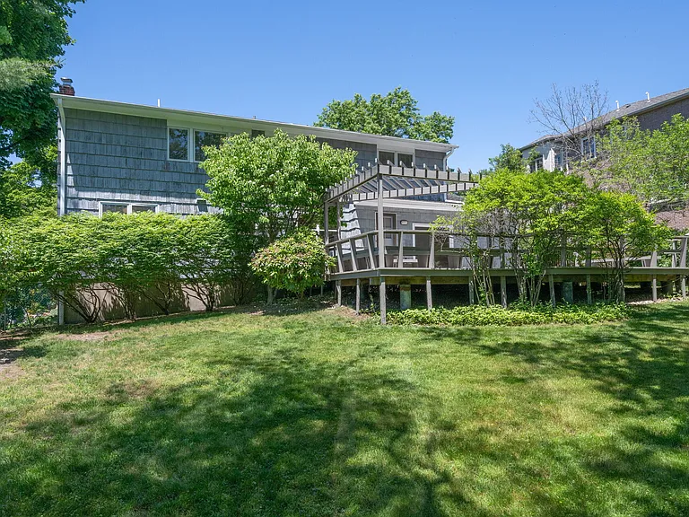 439 Summit St — Photo 34
