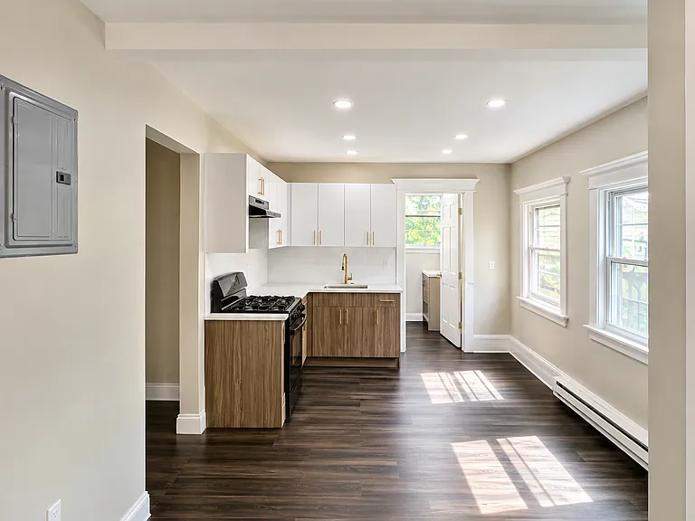 76 Ridge St #3 — Photo 2