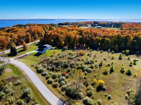 11954 E Blossom Ln, Suttons Bay, MI 49682