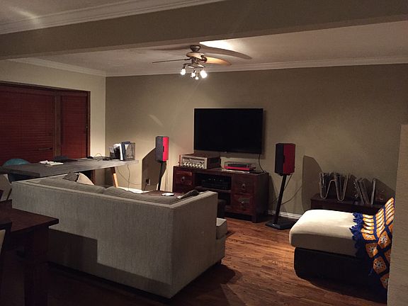 Living room w/ bay window