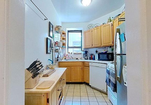 4th image of 210 W 109th St APT 51