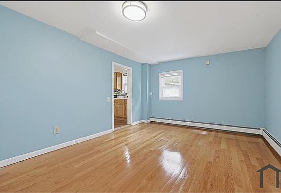 3rd image of 404 Bryant St Floor 2