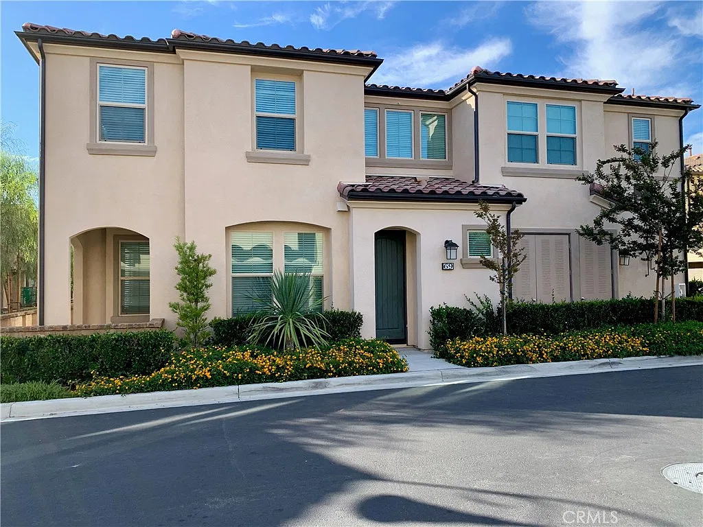 3 bed, 2.5 bath, 1655 sqft, $4,500 — Photo 1