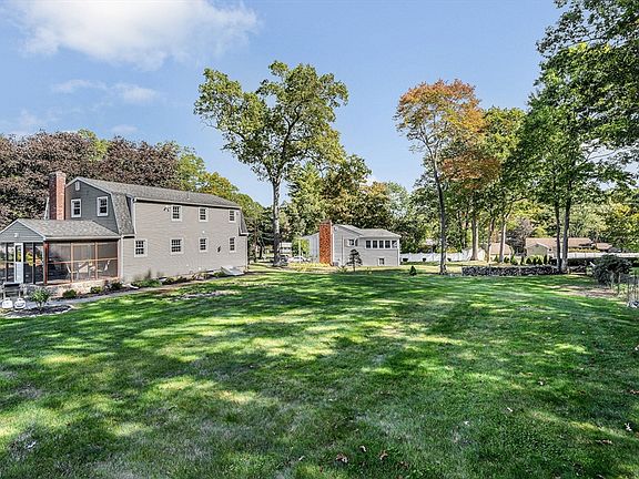 3rd image of 105 Pine Valley Dr
