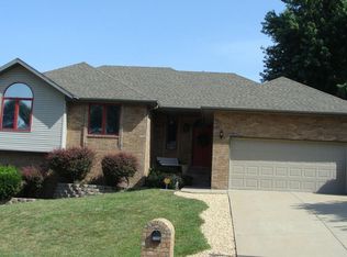 2293 W Nottingham St, Springfield, MO 65810