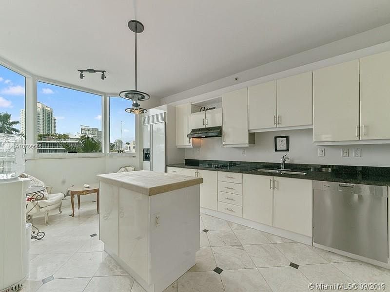 1st image of 300 S Pointe Dr APT 606