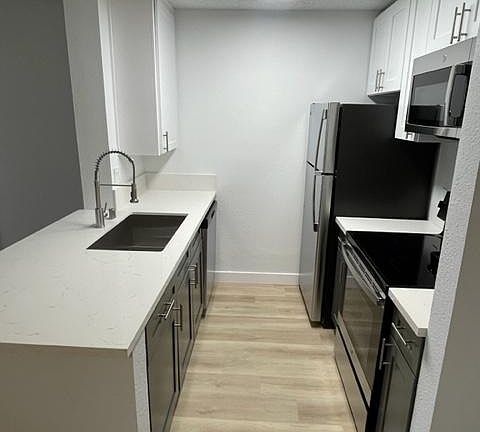 4th image of 3930 Ingraham St APT 110