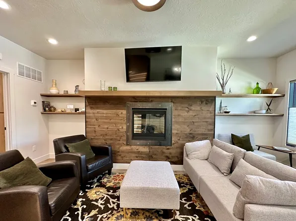 1228 12th St #4, Cody, WY 82414