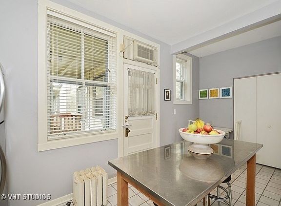 5th image of 442 W Dickens Ave #3
