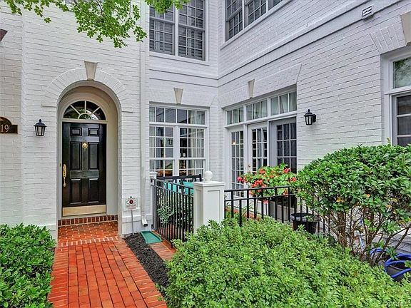 2nd image of 1219 Hyde Ln