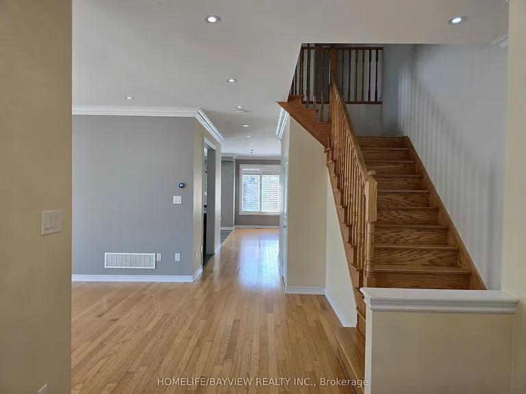116 Sequin Dr — Photo 4