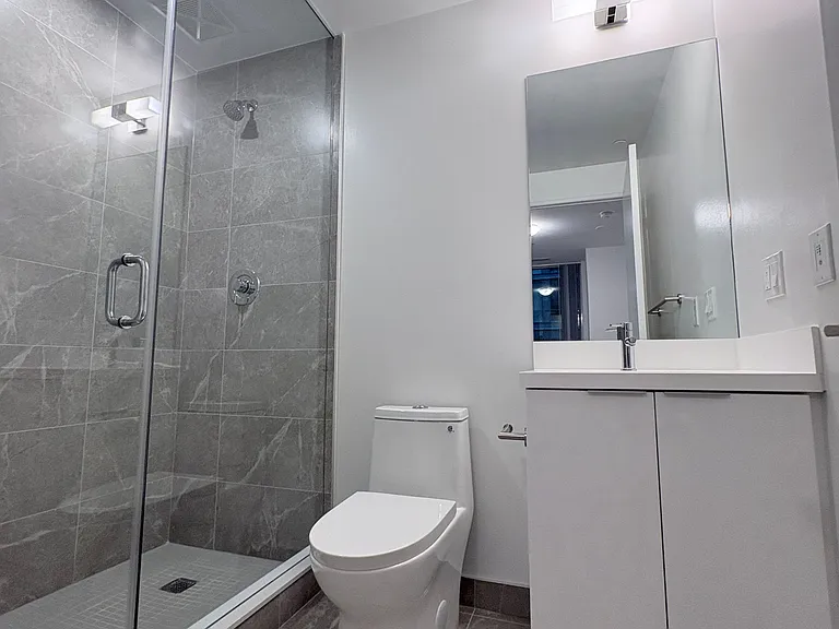 400 King St W #720 — Photo 20