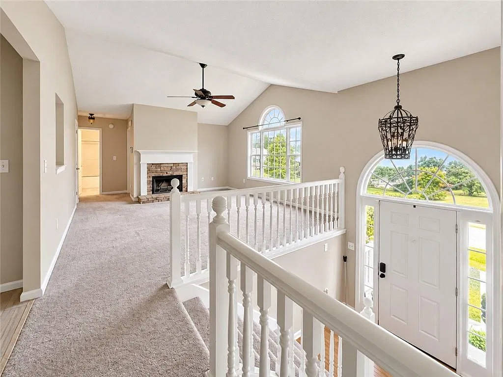4 bed, 3.0 bath, 1490 sqft, $2,300 — Photo 3