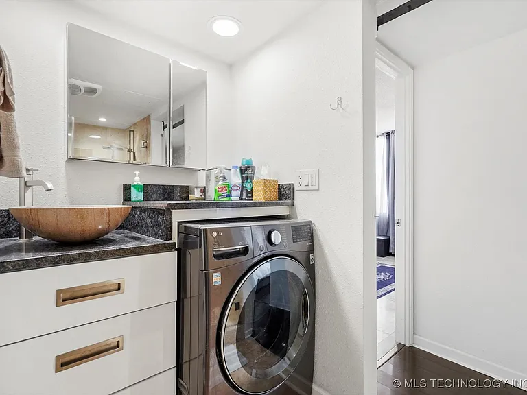 410 W 7th St #1023 — Photo 25