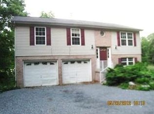 97 Coffeeville Ln, Bunker Hill, WV 25413