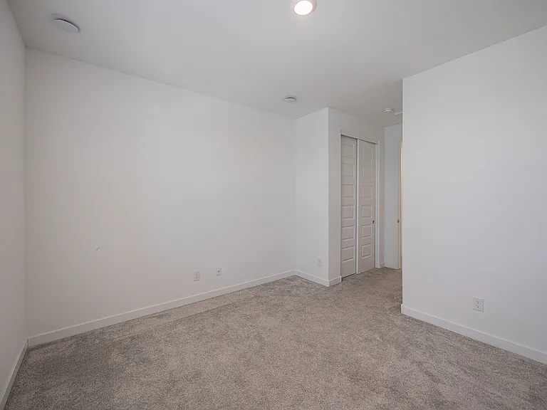 4607 S 111th Dr — Photo 24
